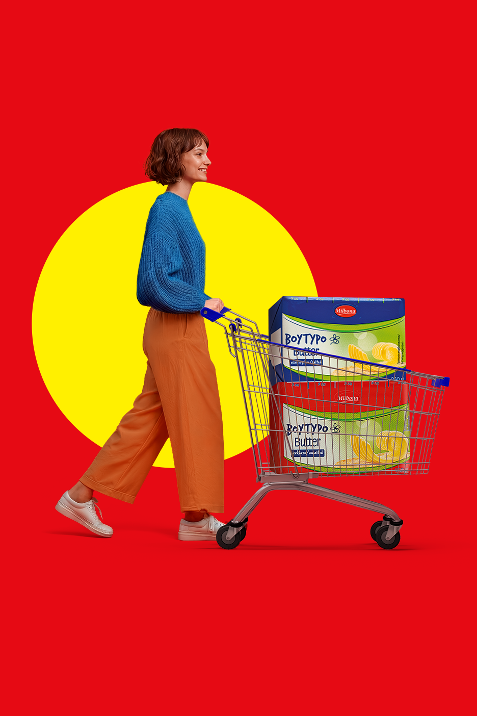 Μια γυναίκα σπρώχνει ένα καρότσι γεμάτο βούτυρο, με κόκκινο και κίτρινο φόντο.