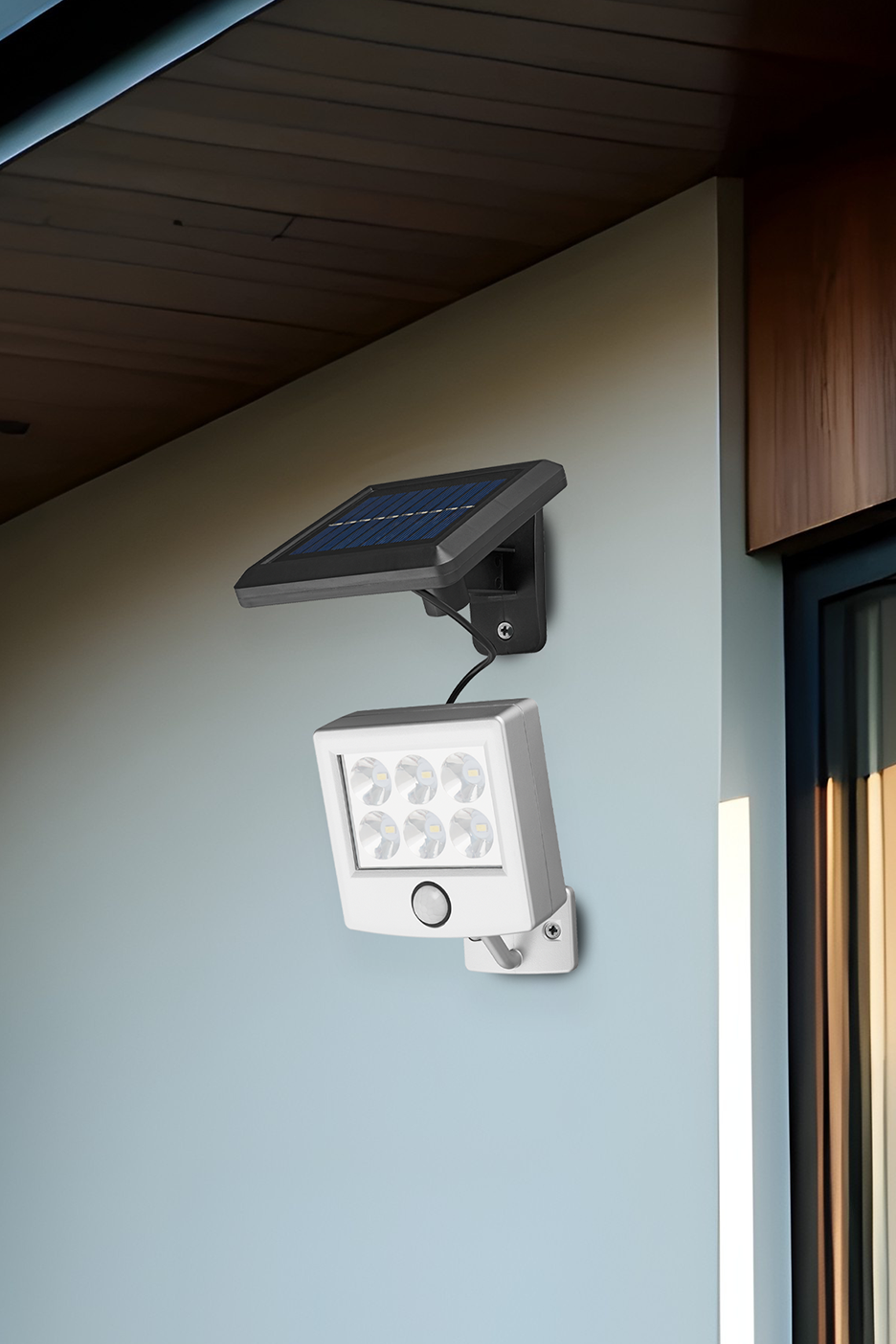 Ηλιακό φως ασφαλείας με αισθητήρα κίνησης τοποθετημένο σε εξωτερικό τοίχο.